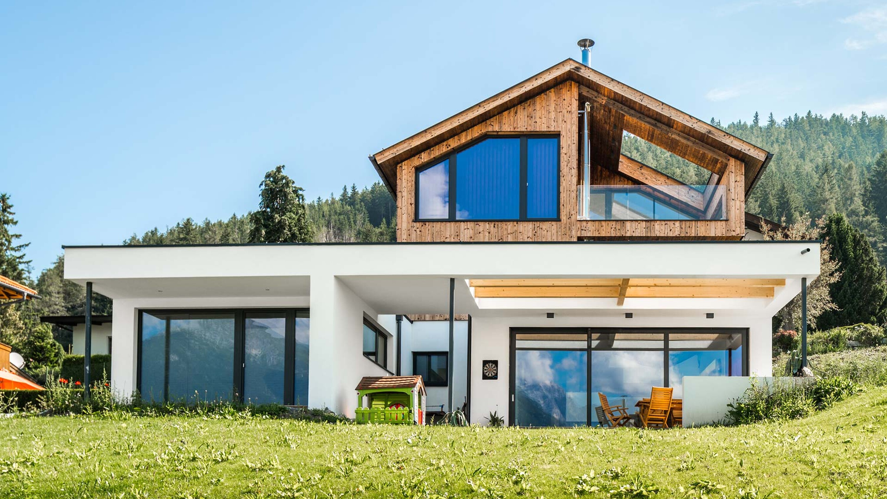 Bild 1 Tiroler Holzhaus